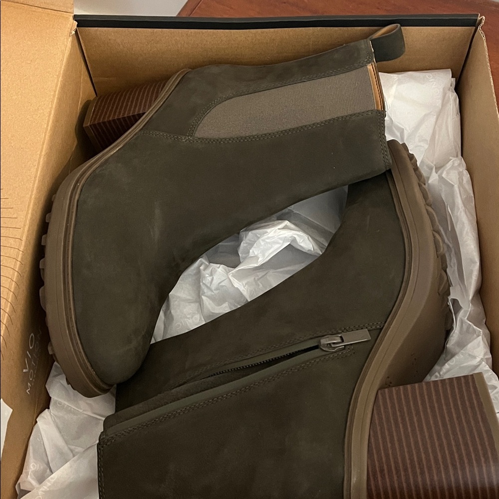 Brand new Vionic Brown Suede Boots